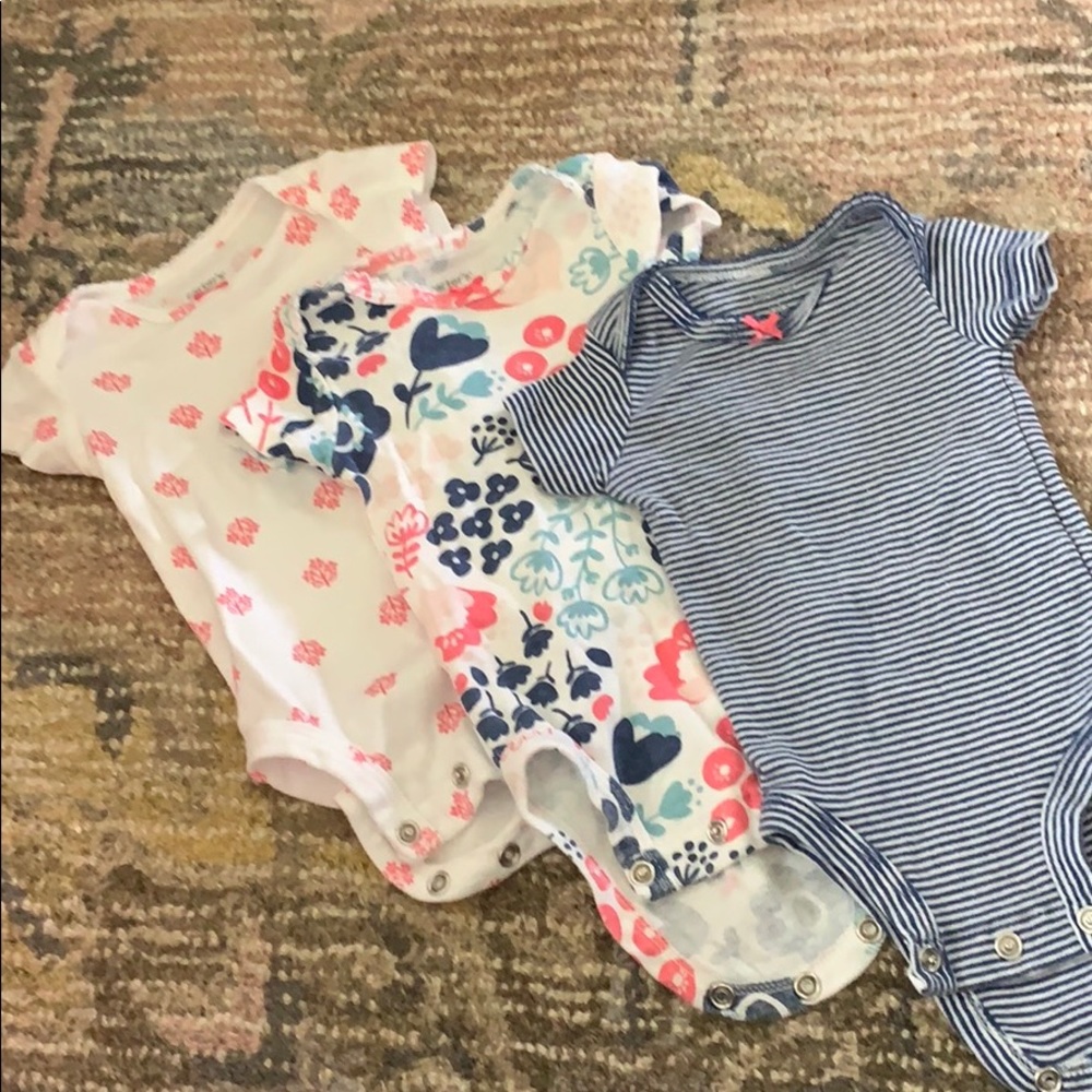 Carter’s newborn onesie set of 3